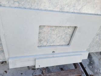 Vanity top. 361/2 ×22 material  quarz 3cm