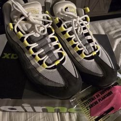 Like New) Max 95 Size 9