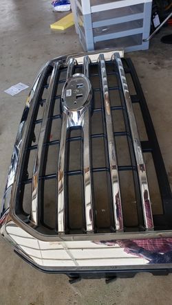 XLT chrome grille