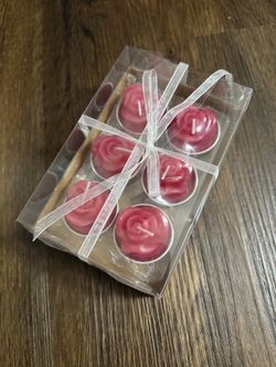 Rose shaped small candles set of 6 (New)