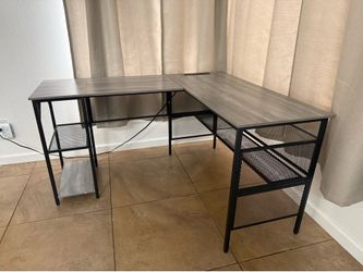 Corner desk
