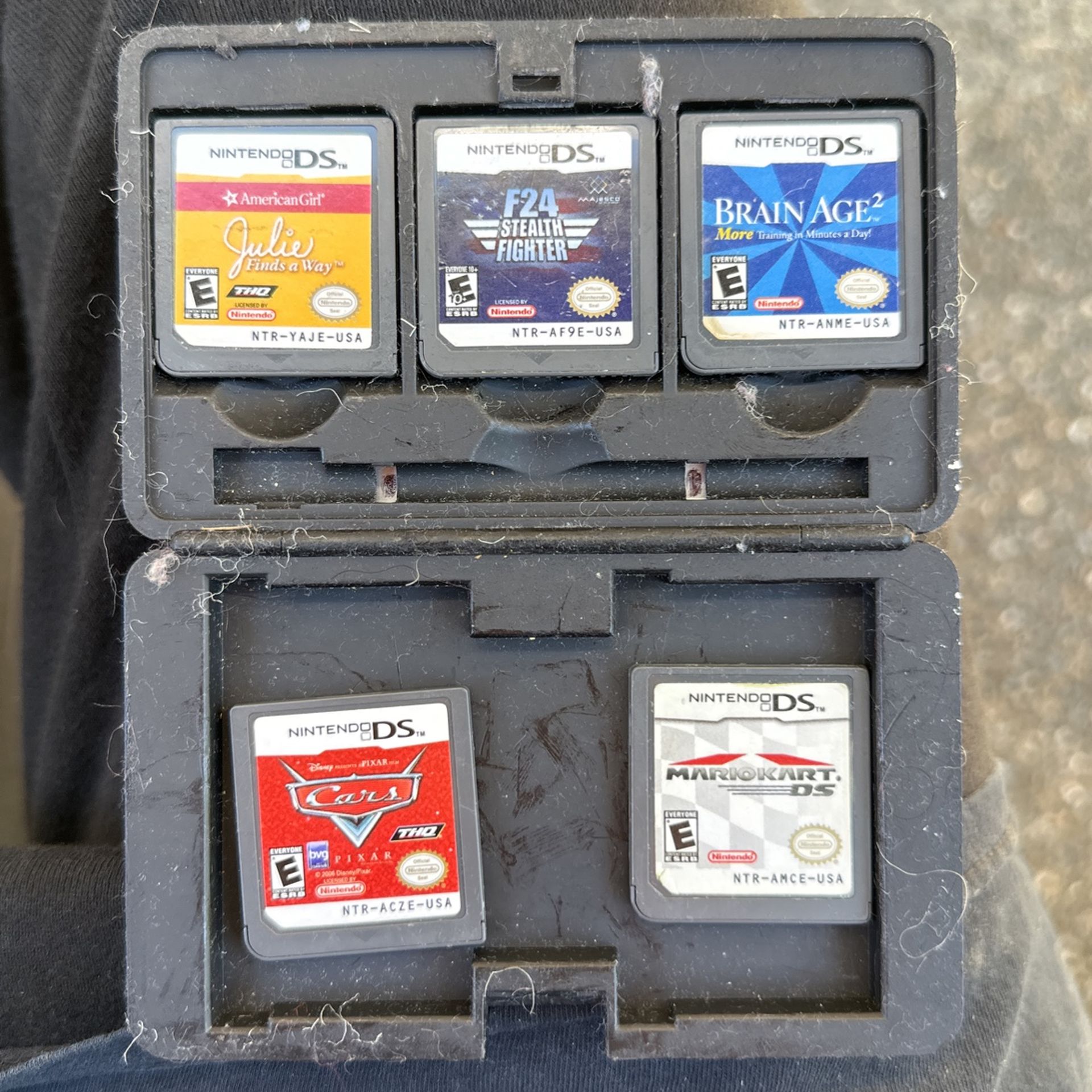 5 DS games and case