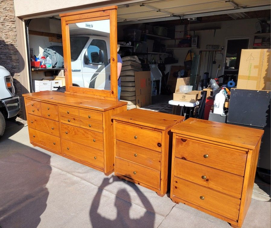 3 Piece Dresser With Mirror And Two End Chests