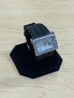 GUCCI GSS RECTANGULAR DIAMOND ACCENT WATCH BLACK RUBBER STRAP USED