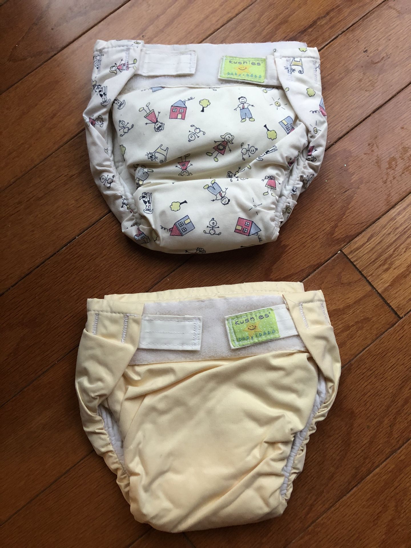 2 cloth reusable diapers