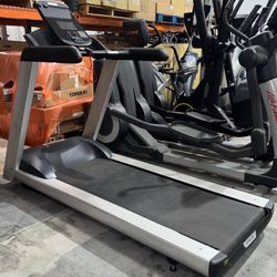 Precor Commercial Treadmill 4-Series 