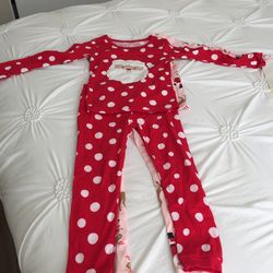 Four piece pajama set size 3T Carter’s /hablo Español