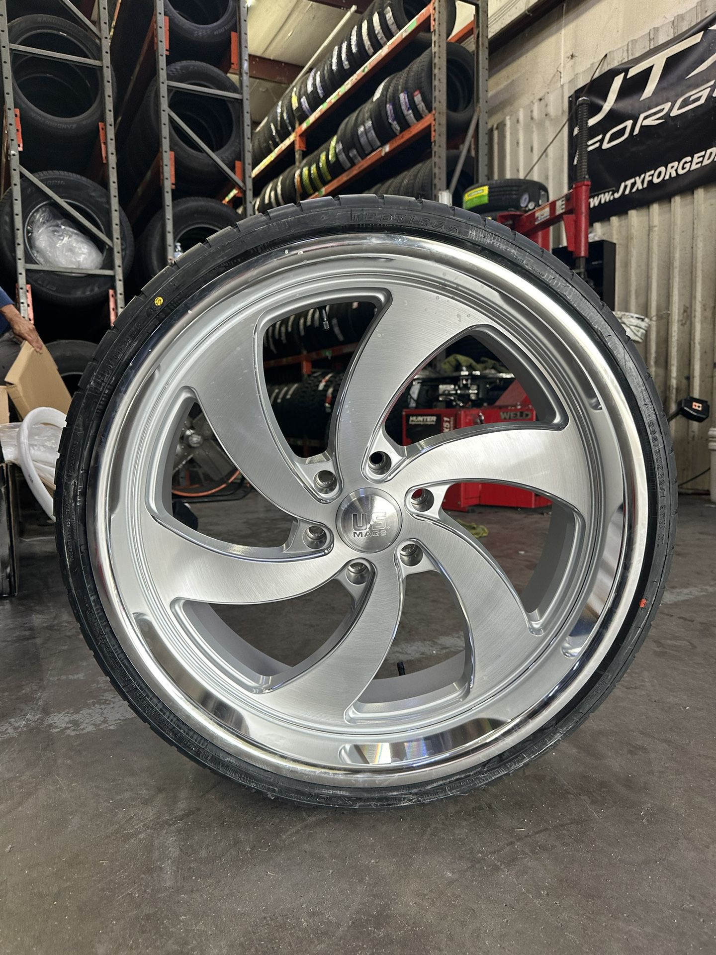 24s on 33s atturo tires 90% for Sale in Houston, TX - OfferUp