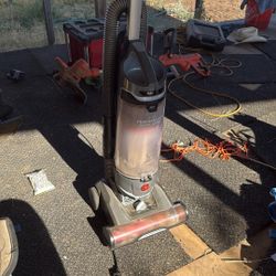 Swivel vacuum cleaner
