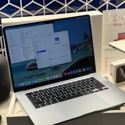 2025 MacBook Air 15” M4 16GB Ram. $80 Down Paymsnt 