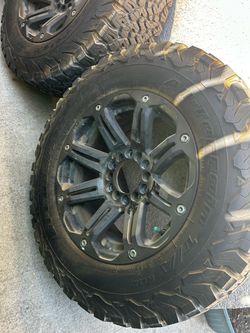 Universal 6 lug off-road wheel