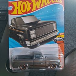 Hot Wheels 2025 '83 Chevy Silverado Hot Trucks Series