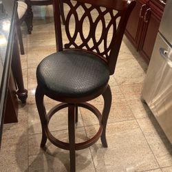 2 Island Chairs ( Spin) Black And Cherry Color