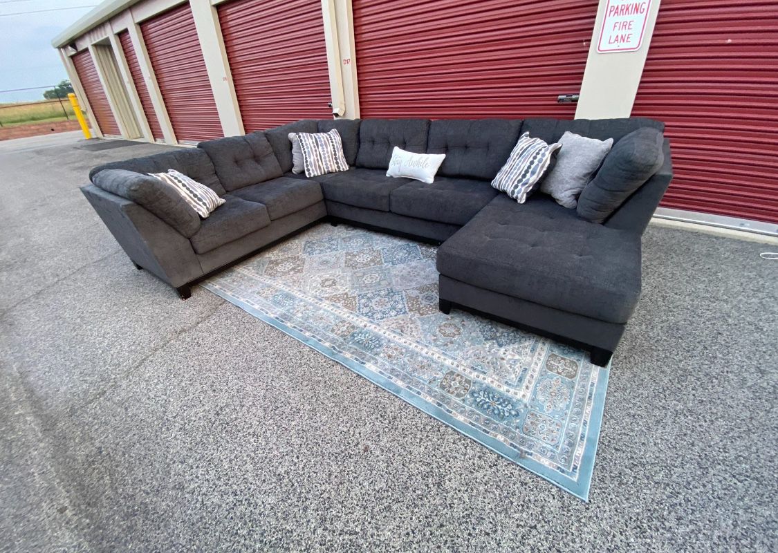 Dark Grey Ashley Sectional. Excellent Condition. FREE DELIVERY!