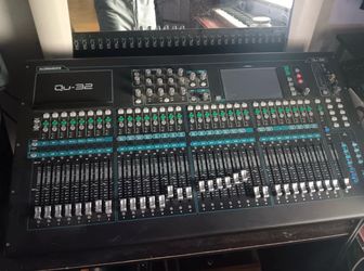 Allen & Heath QU-32 Mixing Board