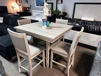 Stunning dining set! 🏠🚨 Easy Financing!