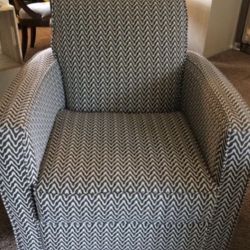 Gray/Cream Swivel Rocker Chair/Glider (Pickup in Puyallup)