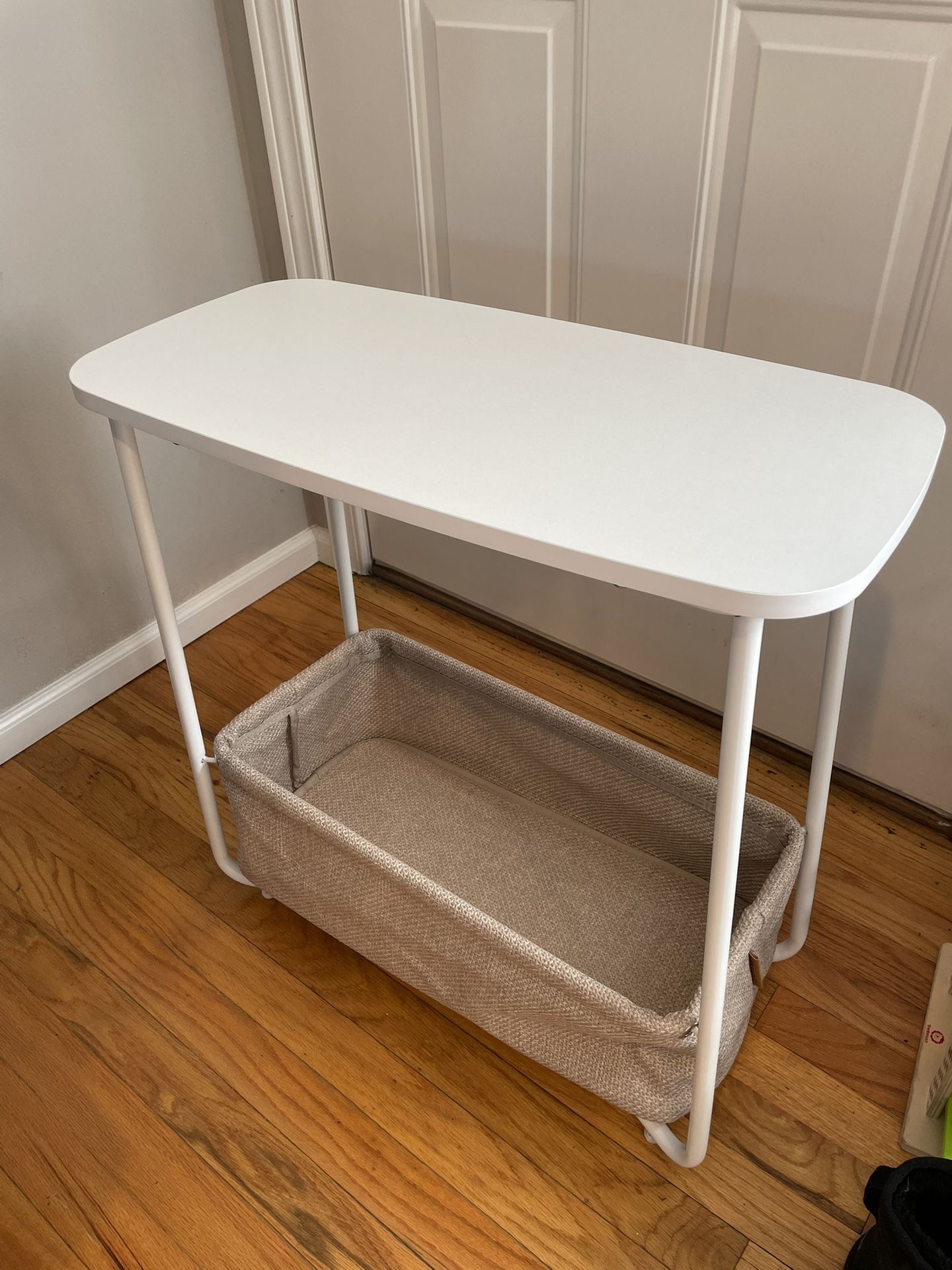 White End Table With Removable Basket