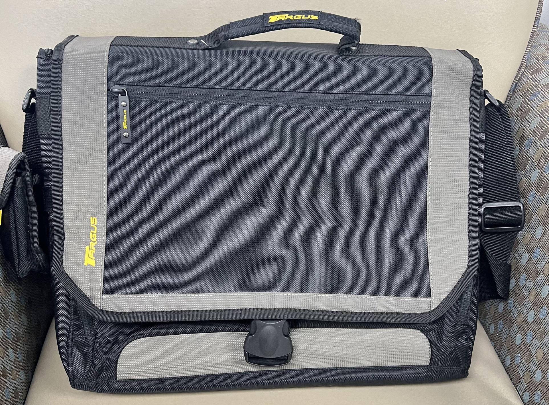 rgus Laptop Messenger Bag – Excellent Condition