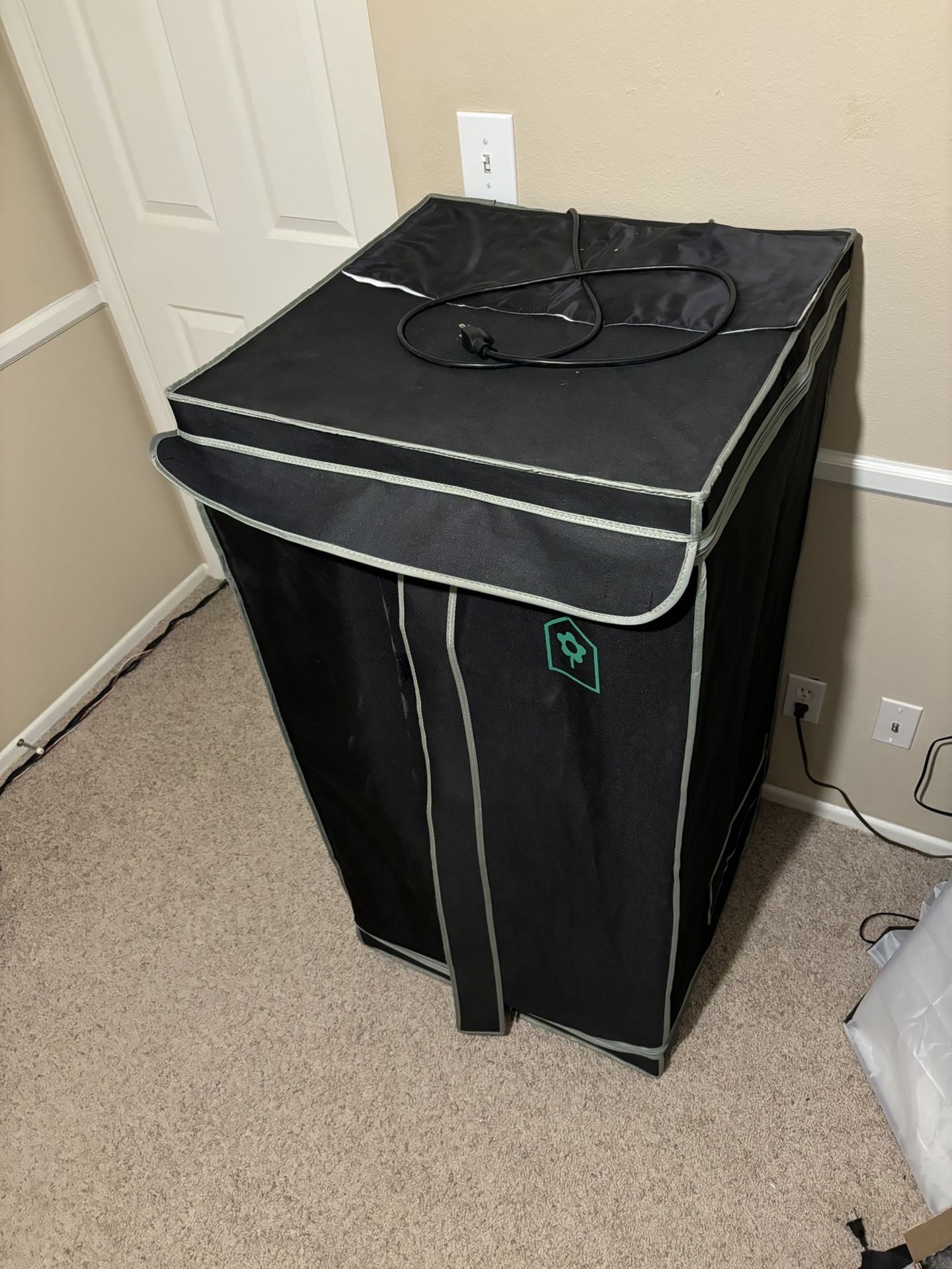 Grow Tent w/ Dual T5 Fixture & Drying Screen