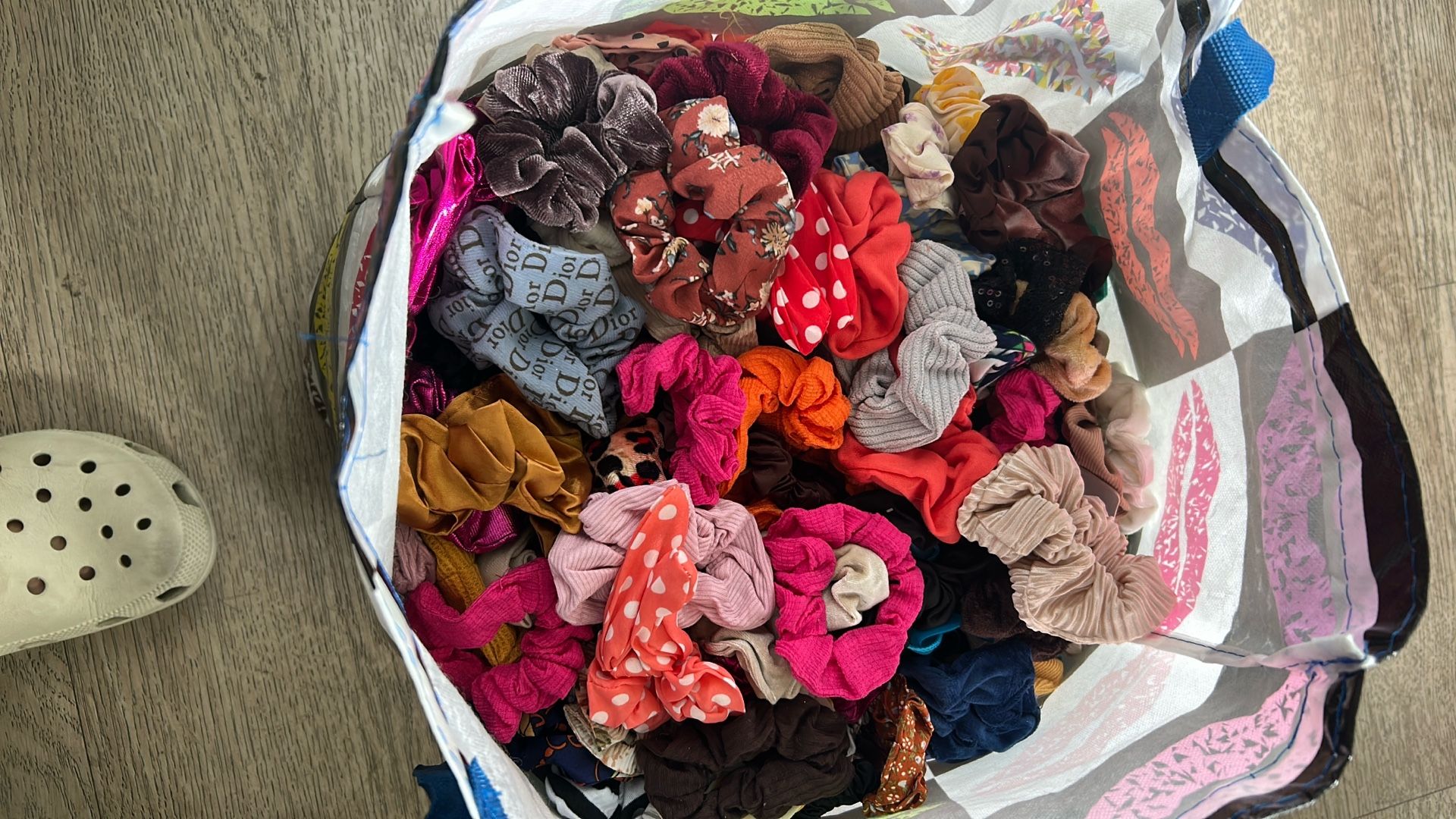 Scrunchies!! 10 For $1.00π§‘πππ©΅ππ©·