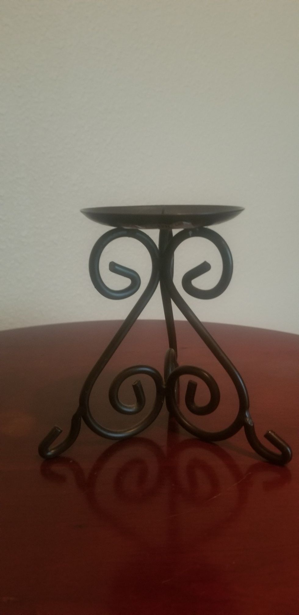 Metal candle holder