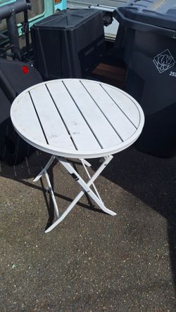 SMALL ROUND METAL FOLDING PATIO TABLE