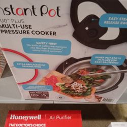 INSTANT POT MULTI USE PRESSURE COOKER 