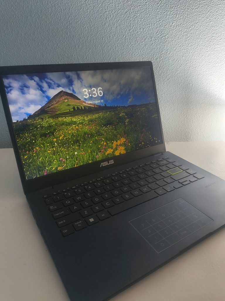 ASUS 14' FHD Laptop 128GB SSD 4GB RAM Windows 10 OS