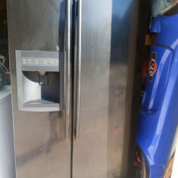 LG. Side By Side Refrigerator