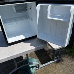 Dorm Refrigerator 
