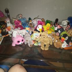 35 Beanie Babies.  All With Tags,. Most With Errors 