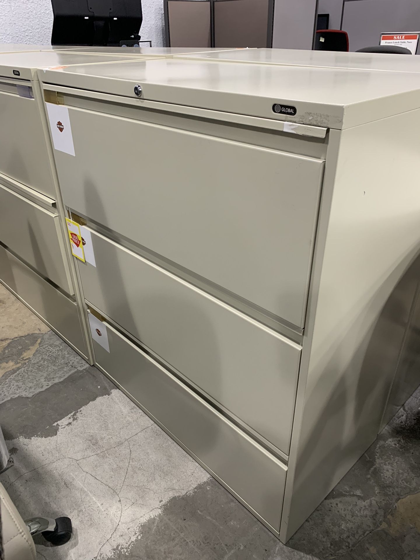 Metal 3 drawer file cabinet