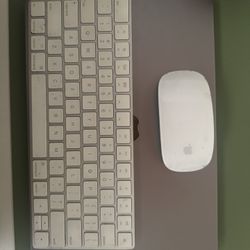 2024 Macbook Air (Apple Keyboard + Mouse)