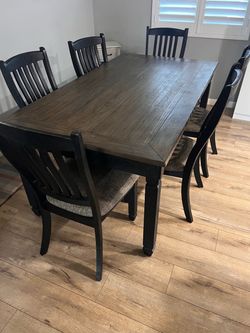 6 chairs dinning table for sale
