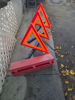 Reflect-O-Lite Model 6000 Emergency Warning Triangles set (with the original carrying case)