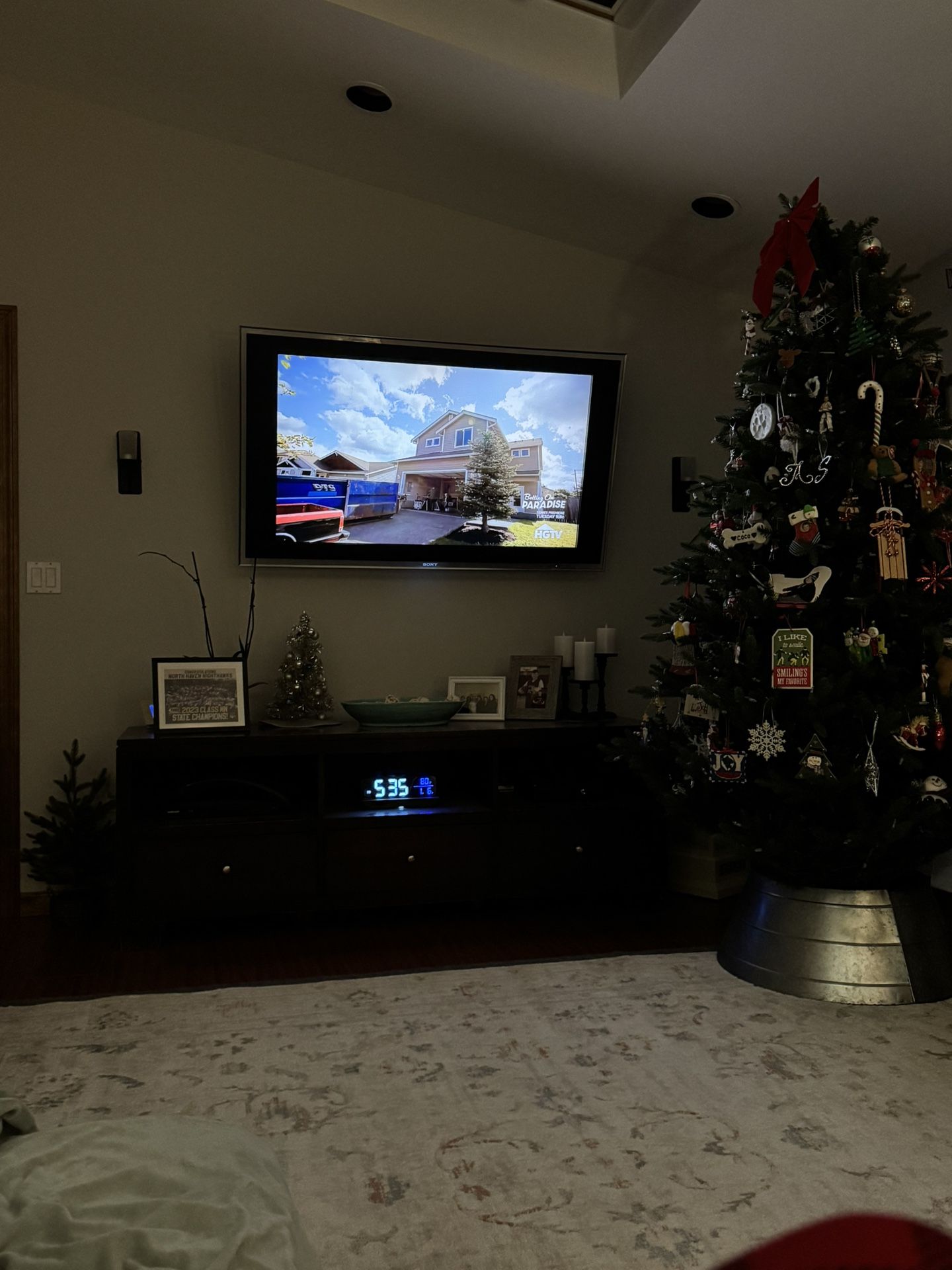 Sony Bravia XBR4 55 Inch TV w/ Wall Mount Bracket