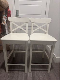 White counter top bar stools
