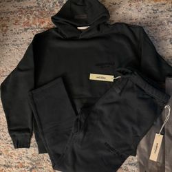 FEAR OF GOD ALL BLACK ESSENTIALS HOODIE