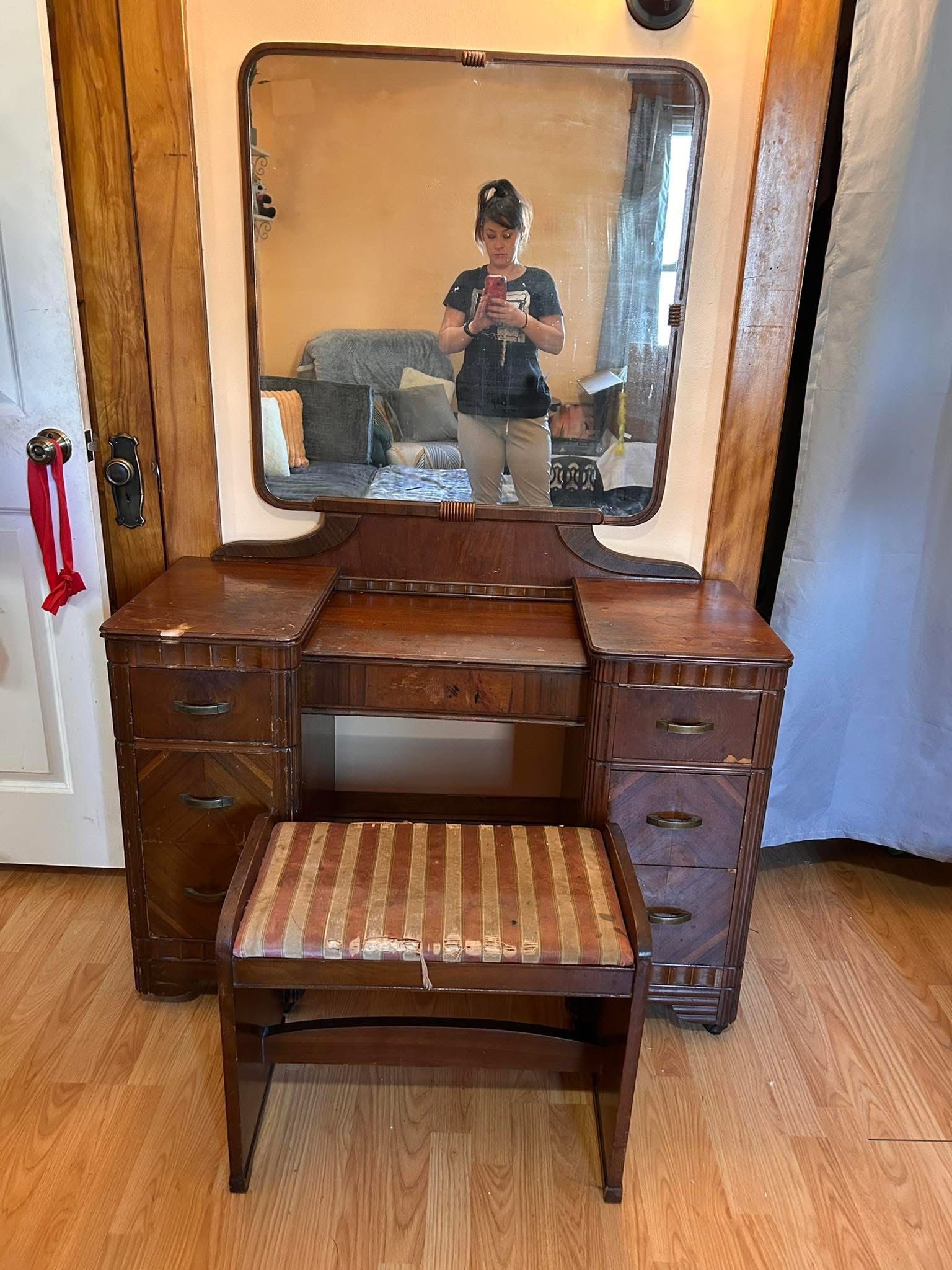 Antique Hardwood Vaneer Vanity 1940’s