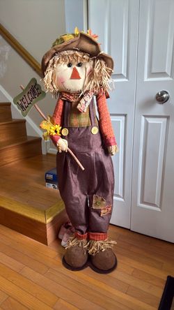 Welcome scarecrow 48”