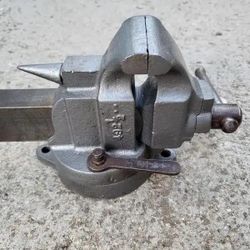 The Chas Parker Co. 2-1/2" Bench Vise With Swivel Base Vice