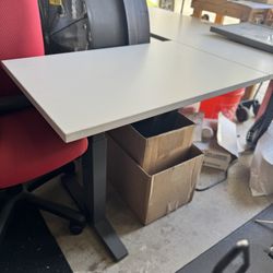 Teknion-Navigate Height-Adjustable Extended Corner Table