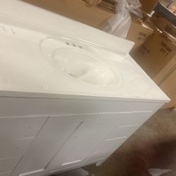 48 In Vanity  White 
