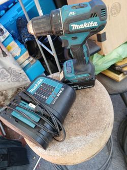 TALADRO MAKITA CON PILA 🔋 Y CARGADOR MUYBUENAS CONDICIONES