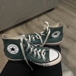 Dark Green Convers Size 7 Women’s 