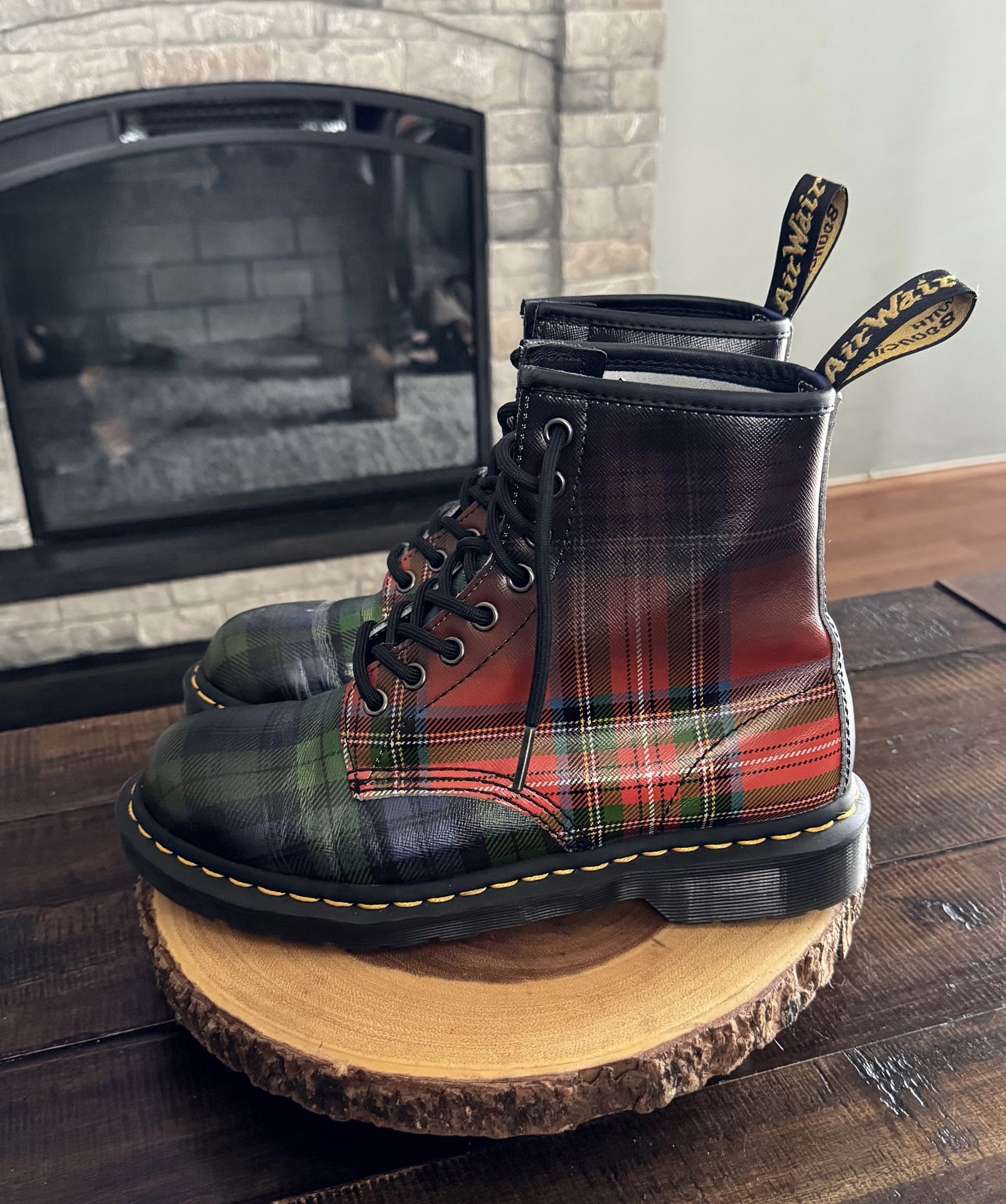 Women’s Dr. Martens 1460 Tartan plaid boots. Size 8. Retail $180. Rare lace up boots in great shape has minor signs of wear as pictured.
