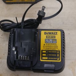 DEWALT CHARGER DCB112 PRE OWNED 884307-2  