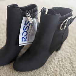 Women 8.5 Black Professionl Shoes 