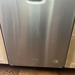 Whirlpool Dishwasher - Perfect Working Condition